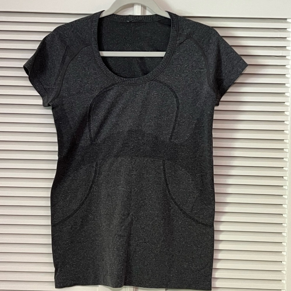 Lululemon Swiftly Tech scoop neck T-shirt, size 10, grey, excellent condition